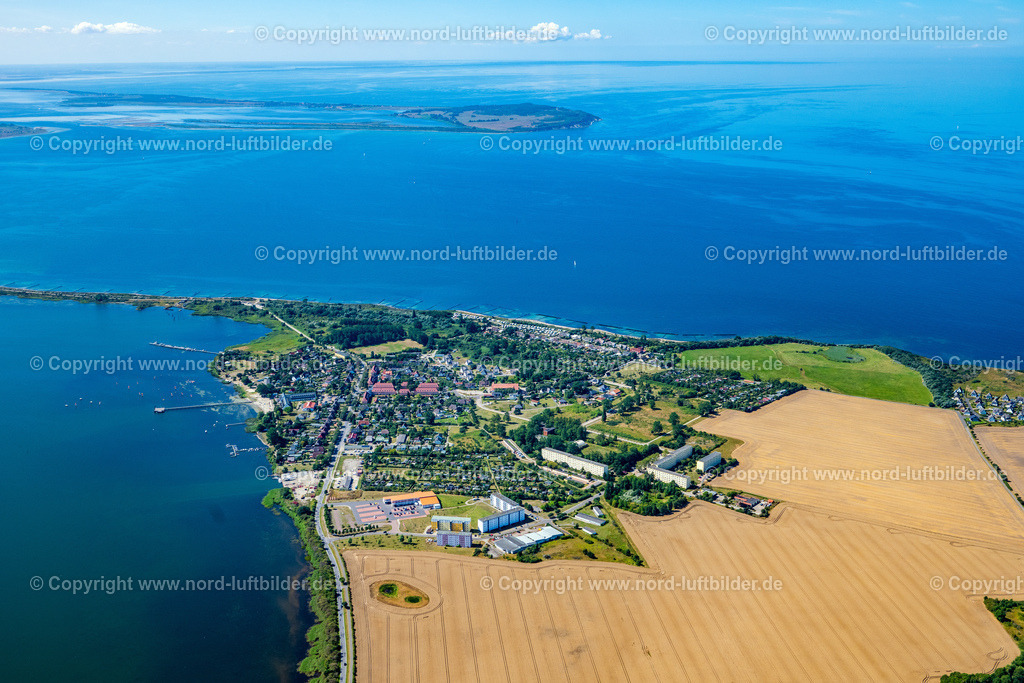 Dranske_Rügen_ELS_8172100822 | DRANSKE 10.08.2022 Ortschaft an den Uferbereichen in Dranske auf Rügen im Bundesland Mecklenburg-Vorpommern, Deutschland. // Town on the banks of the river in Dranske Ruegen in the state Mecklenburg - Western Pomerania, Germany. Foto: Martin Elsen