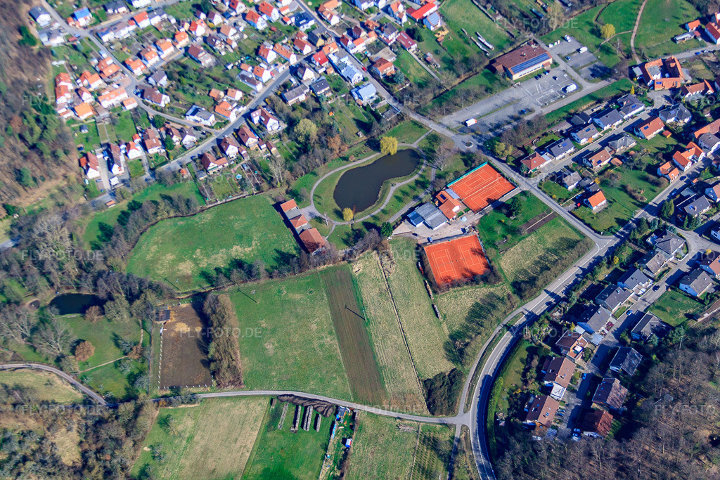 Luftbild: Tauchsportgruppe Klingenmünster am Klingbachweiher und Tennis Club Klingenmünster in Klingenmünster im Bundesland Rheinland-Pfalz in Deutschland.Foto: IMG_38359.jpg vom 20.03.2011 durch Werner Riehm/FLY-FOTO.deAuflösung des Originals: 4752 x 3168 pxWWW.XN--TAUCHSPORTGRUPPE-KLINGENMNSTER-TFD.DE