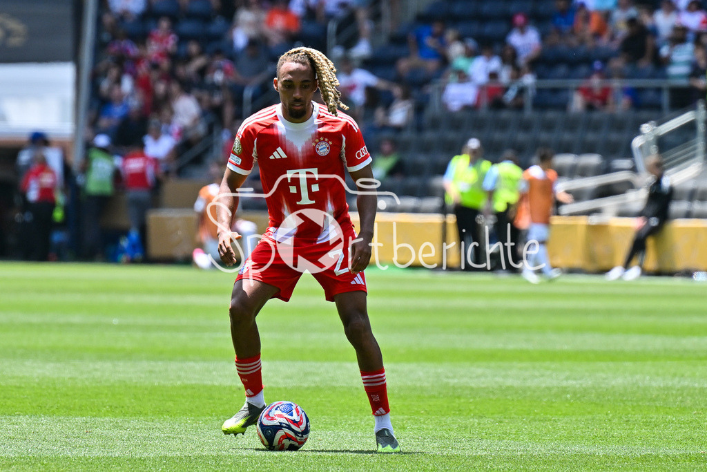FC Bayern München - TQL Stadium | am BAll Sascha BOEY (FC Bayern Muenchen 23) / Einzelfoto / Freisteller / FIFA Club World Cup: FC Bayern Muenchen - Auchkland City FC, TQL Stadium am 15.06.2025 / BLD / ZDF / NOT FOR SALE IN USA