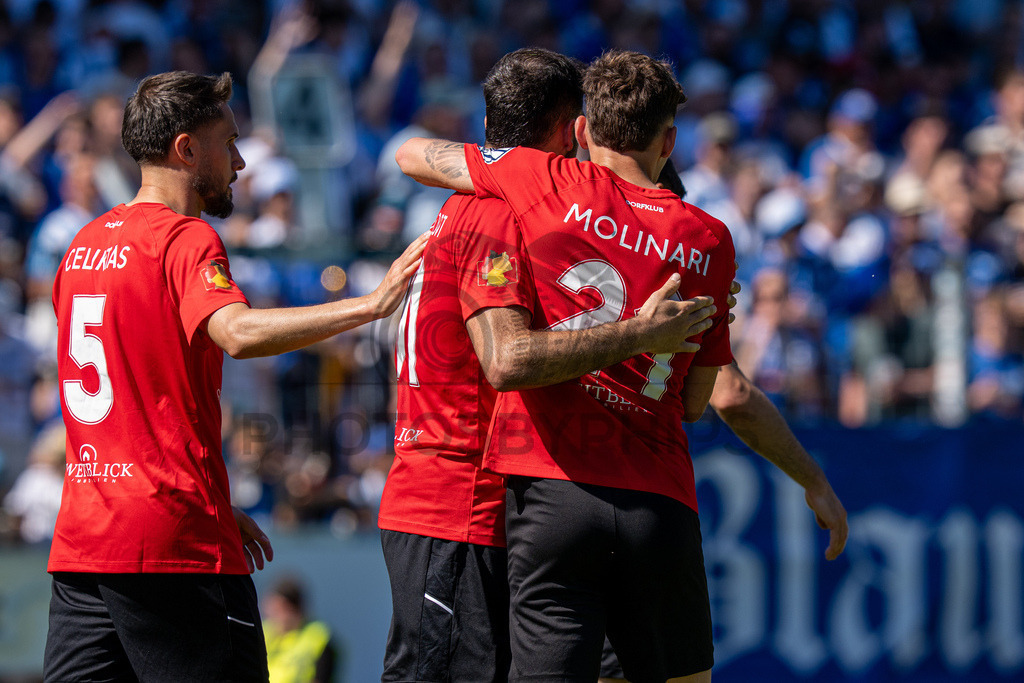 Stuttgarter Kickers vs. SG Sonnenhof Großaspach, Fussball, WFV-Pokal, Finale, 23.05.2026 | Kollektiver Torjubel nach 0:1 durch Michael Kleinschrodt (SG Sonnenhof Großaspach, #11),Stuttgarter Kickers vs. SG Sonnenhof Großaspach, Fussball, WFV-Pokal, Finale, 23.05.2026