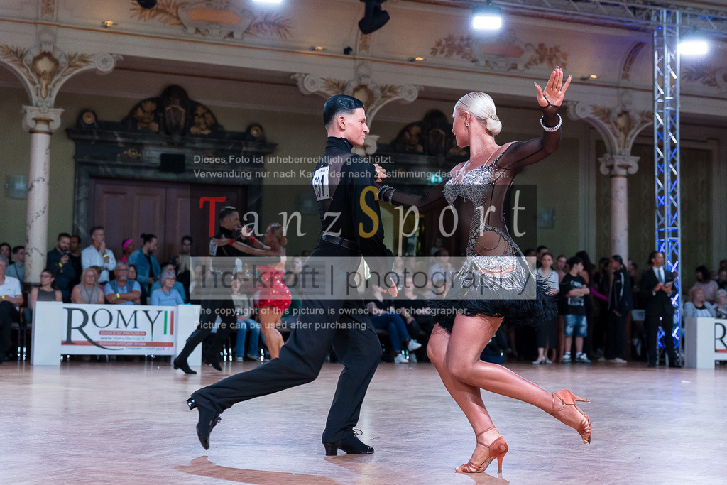 20240706_WDSF_WO_Latin_8499 | Tanzsportbilder, Standardtanz, Lateintanz, WDSF, DTV, LTVB, dancecomp, goc, hessen tanzt, blaues band der spree, walzer, tango, wiener walzer, slowfox, quickstepp, samba, rumba, cha-cha-cha, paso doble. jive, hd-kroft photography, turniertanzsport