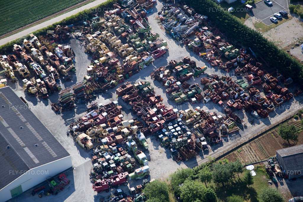 Aerial view: View of the town in Talcy in the state Loir et Cher, France.Photo: IMG_082208.jpg taken on 06/20/2015 by Werner Riehm/FLY-FOTO.comResolution of the original: 5472 x 3648 px
