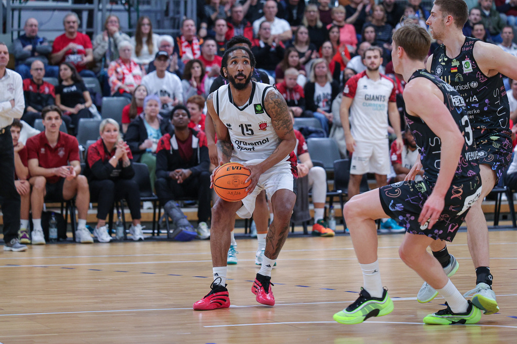 Pro A BAYER GIANTS vs Uni Baskets Münster-52 | Fotos von Basketballspielen aus dem Raum NRW fotografiert von Gero Mueller-Laschet und Daniel Schaefer - Realisiert mit Pictrs.com