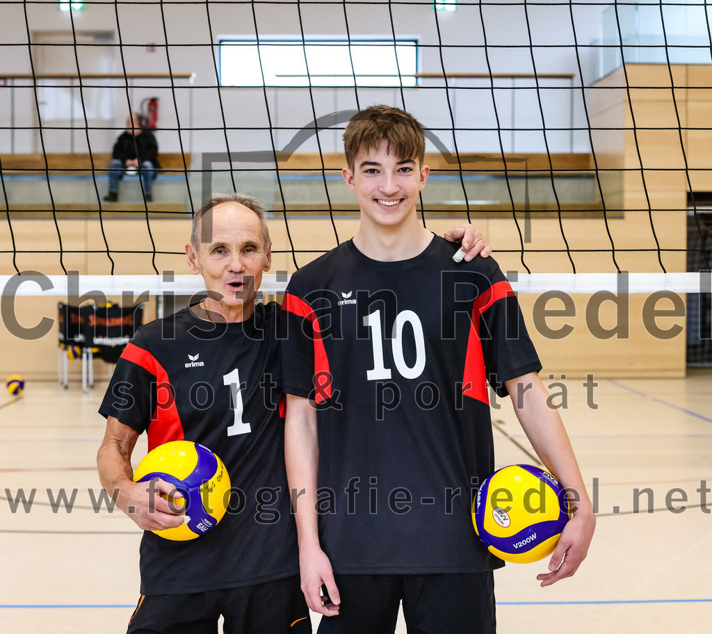 2021-11-27_008_TuS_Oberding_II_gegen_MTV_1881_Ingolstadt_III | Oberding, Deutschland, 27.11.2021:
Volleyball, Kreisliga 2021 / 2022, 5. Spieltag, TuS Oberding II gegen MTV 1881 Ingolstadt III, Endergebnis: 3:2

Andreas Ruß (TuS Oberding, #1), Christian Tiru (TuS Oberding, #10)

Foto: Christian Riedel / fotografie-riedel.net