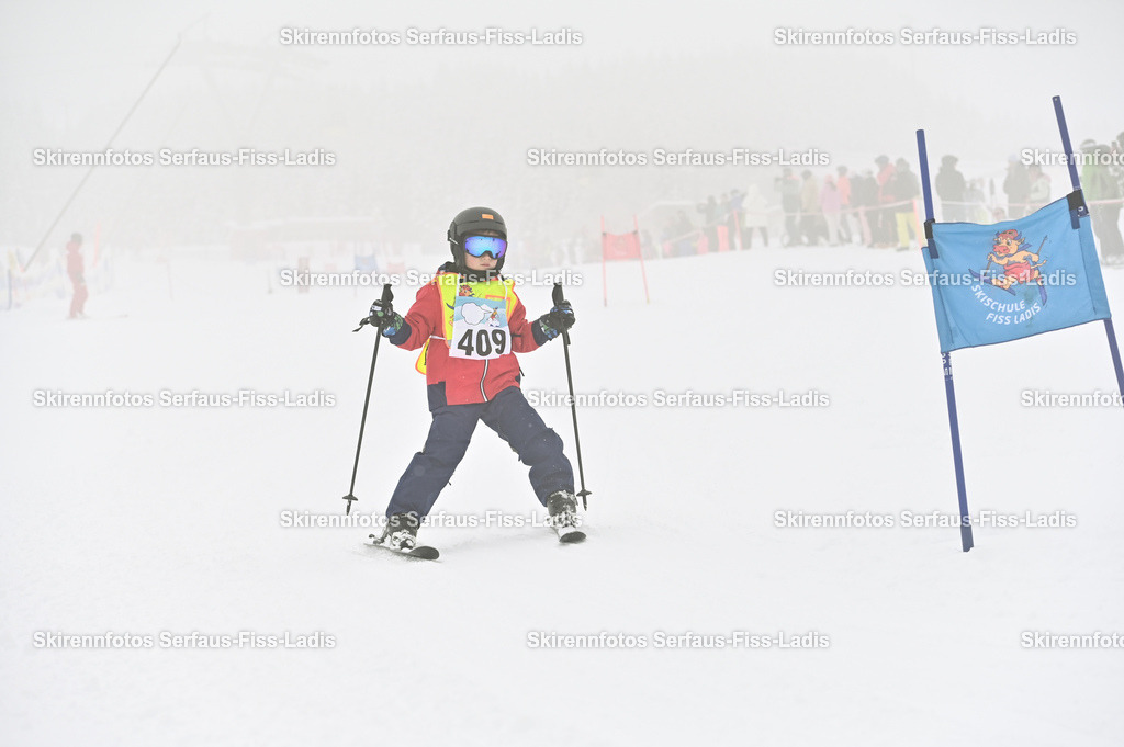 SRF_20.02.2026_0181 | Skirennfotos,Serfaus,Fiss,Ladis,Kinderskirennen,Winter,Tirol,Oberland,skirace,SFL,feelfree,weil wir's genießen,ski,Ski,skifahren,Sonnenplateau, - Realisiert mit Pictrs.com