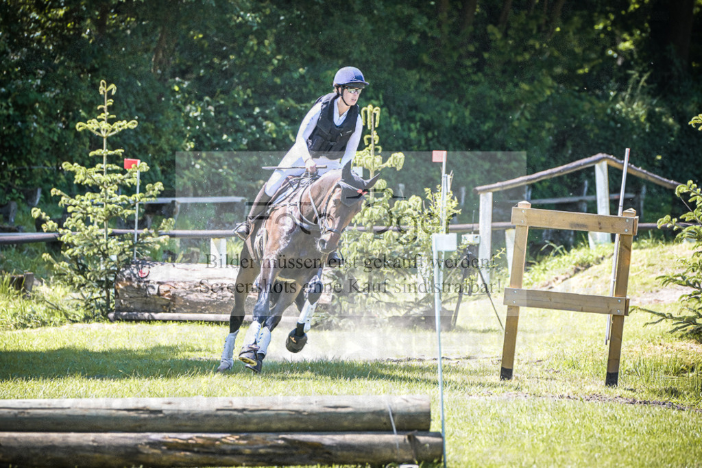 DOS_0899 | Entdecke hochwertige Reitturnierfotos von Foto Oger. Professionell, emotional und authentisch – jetzt Lieblingsmomente im Shop bestellen.Deutschlandweite Turnierfotografie. - Realisiert mit Pictrs.com