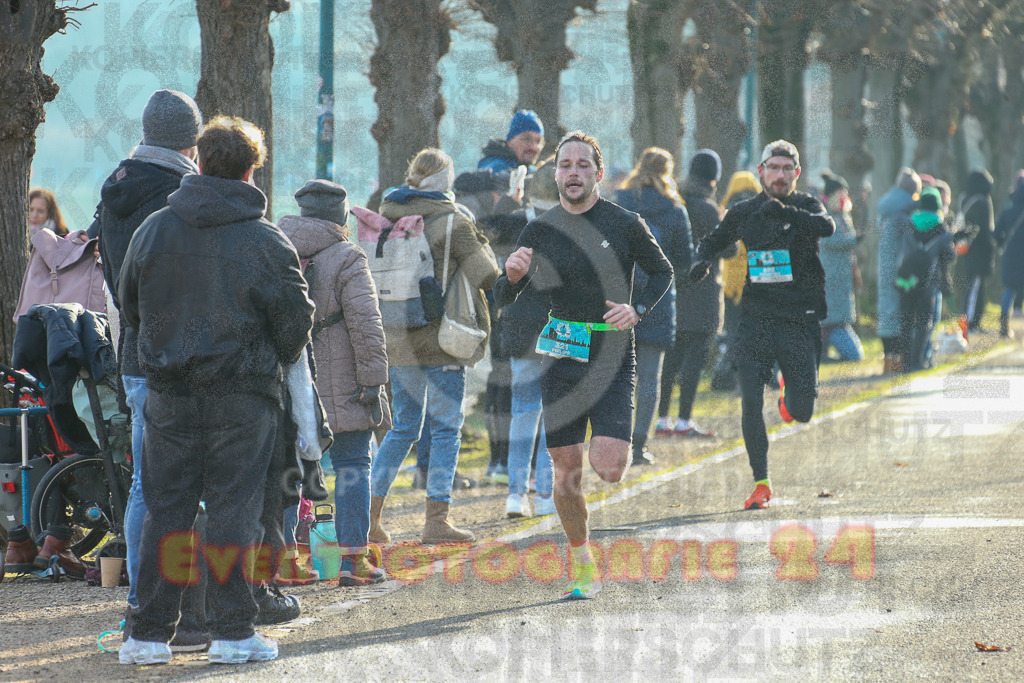241231_1147_EX1_2547 | Sportfotografie im Rhein-Sieg Kreis, Köln, Bonn, NRW, Rheinland Pfalz, Hessen, etc. Unser Tätigkeitsfeld umfasst den Laufsport vom Volkslauf über den Marathon, Duathlon, Triathon bis zum Ultralauf wie Kölnpfad Ultra oder Schindertrail.