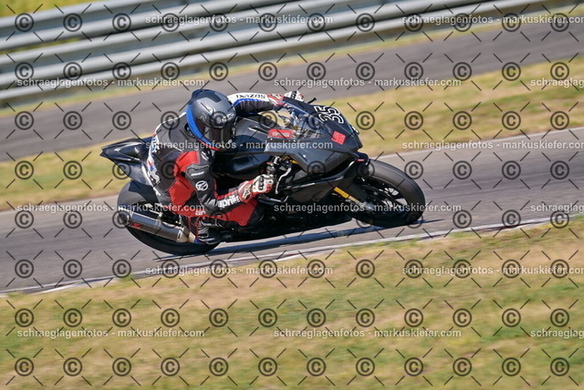 26bt05-0122 | markuskiefer.com - Realisiert mit Pictrs.com