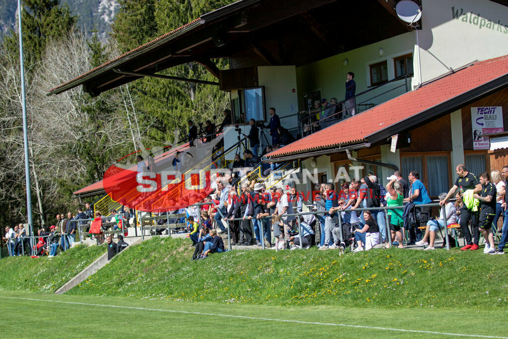 Portugal  U15 -Czech Republic U15 | Tribüne ; Portugal  U15 -Czech Republic U15 am 29.04.2022 in Arnoldstein
(Sportplatz), AUSTRIA, (Photo by Ernst Krawagner sport-fan.at) - Realisiert mit Pictrs.com
