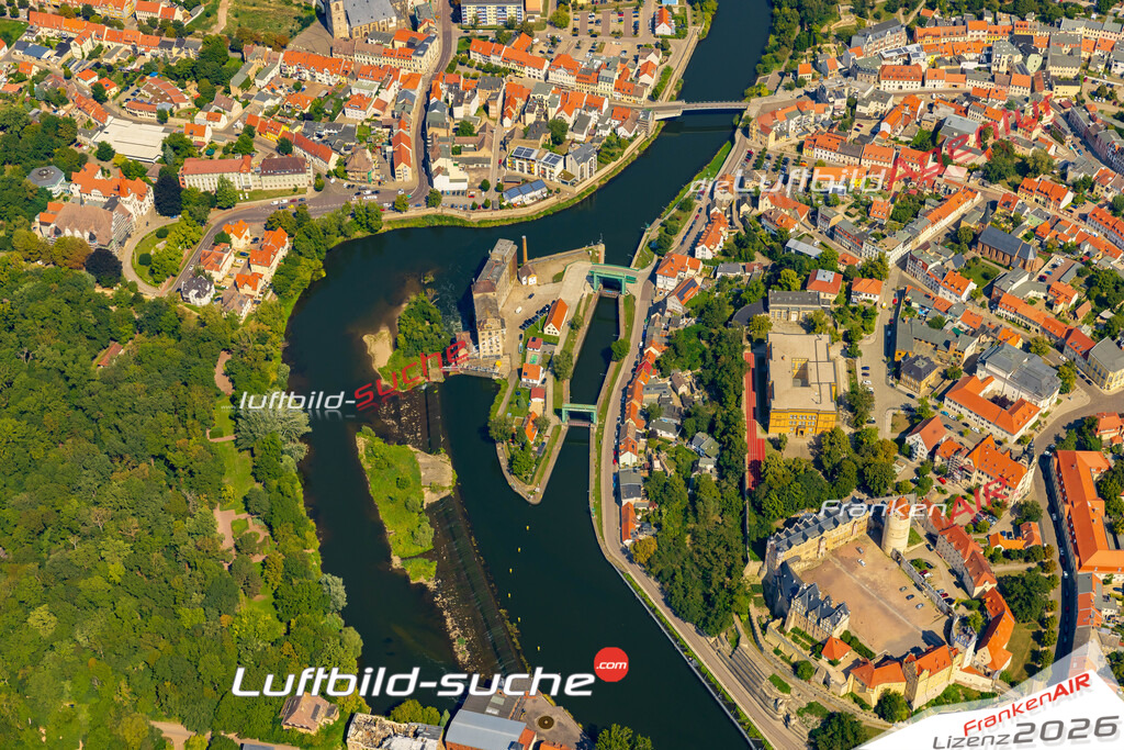 Schrägluftbild  Bergstadt  Bernburg - Das Luftbild wurde 2025 vom UL-Flugzeug heraus erstellt (ohne Drohne- keine Drohnenaufnahme ) - Hochauflösende Luftaufnahme -Nicht vergleichbar mit Google Maps oder Satelittenbilder- Die Geschenkidee !Mit Lizenz und Bildrechte bestellbar