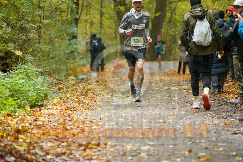 251026_1220_EX1_0122 | Sportfotografie im Rhein-Sieg Kreis, Köln, Bonn, NRW, Rheinland Pfalz, Hessen, etc. Unser Tätigkeitsfeld umfasst den Laufsport vom Volkslauf über den Marathon, Duathlon, Triathon bis zum Ultralauf wie Kölnpfad Ultra oder Schindertrail.