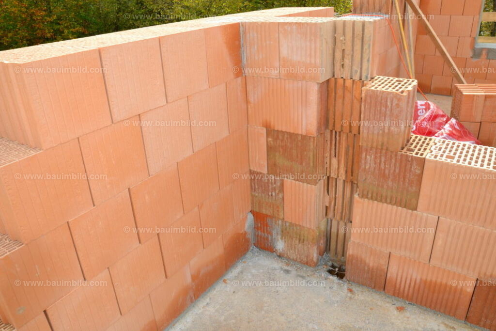 bib-lg07-mauerarbeiten-0128 | Nach LV-Leistungsgruppen sortierte Detailfotos über den Bau eines Hauses. Alle Hausbau-Bilder direkt vom Urheber und Autor der Website Haus-Selber-Bauen.com
