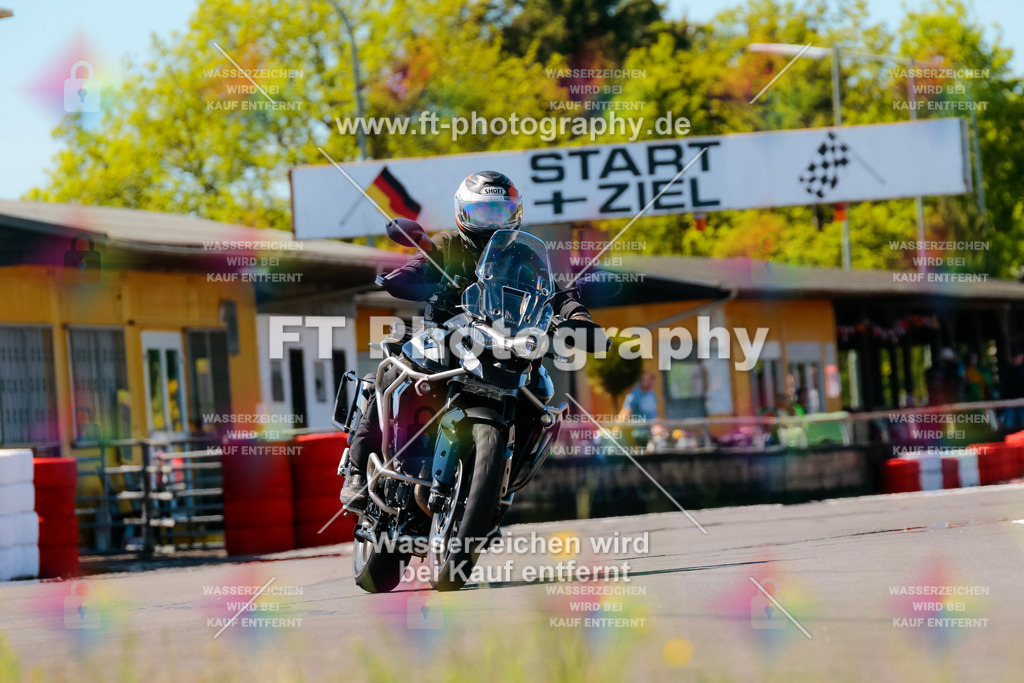 Moto-TeamOBK-22329 | Hier findet Ihr Bilder von Touristenfahrten auf der Nürburgring Nordschleife oder von anderen Veranstaltungen die ich besucht habe. Viel Spass beim Durch Schauen 