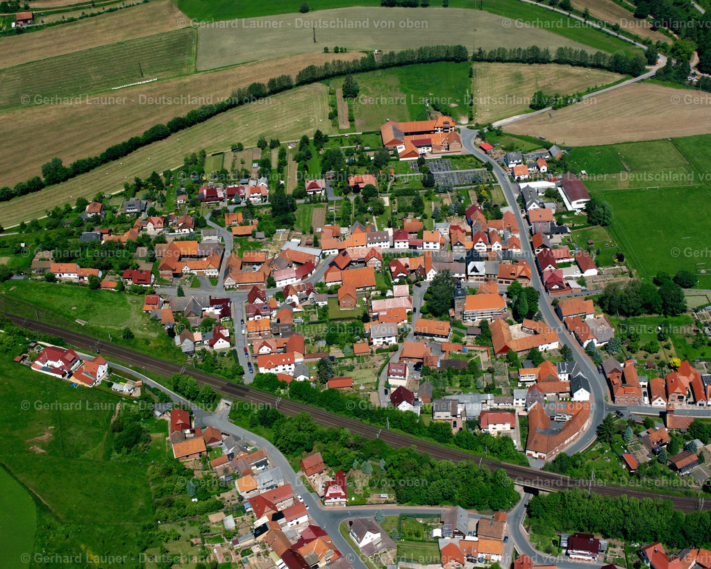 2634215 | WESTHAUSEN 09.06.2006 Wohngebiet einer Einfamilienhaus- Siedlung  in Westhausen im Bundesland Thüringen, Deutschland // Single-family residential area of settlement  in Westhausen in the state Thuringia, Germany Foto: Gerhard Launer