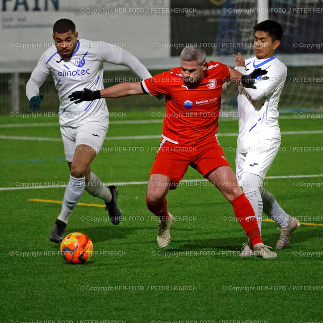 20231122-5378-fuba-türkgücüdarmstadt-fcada-HEN-FOTO | 22.11.2023 Fussball Männer Saison 2023 2024 Kreispokal Darmstadt Türk Gücü Darmstadt - FCA Darmstadt (0:2) v. li. Gabriel Machado Xavier (18 FCA) Victor Sander (51 TGD) Kiocesar Koide Belem (16 FCA) (Foto: Peter Henrich) - Realisiert mit Pictrs.com