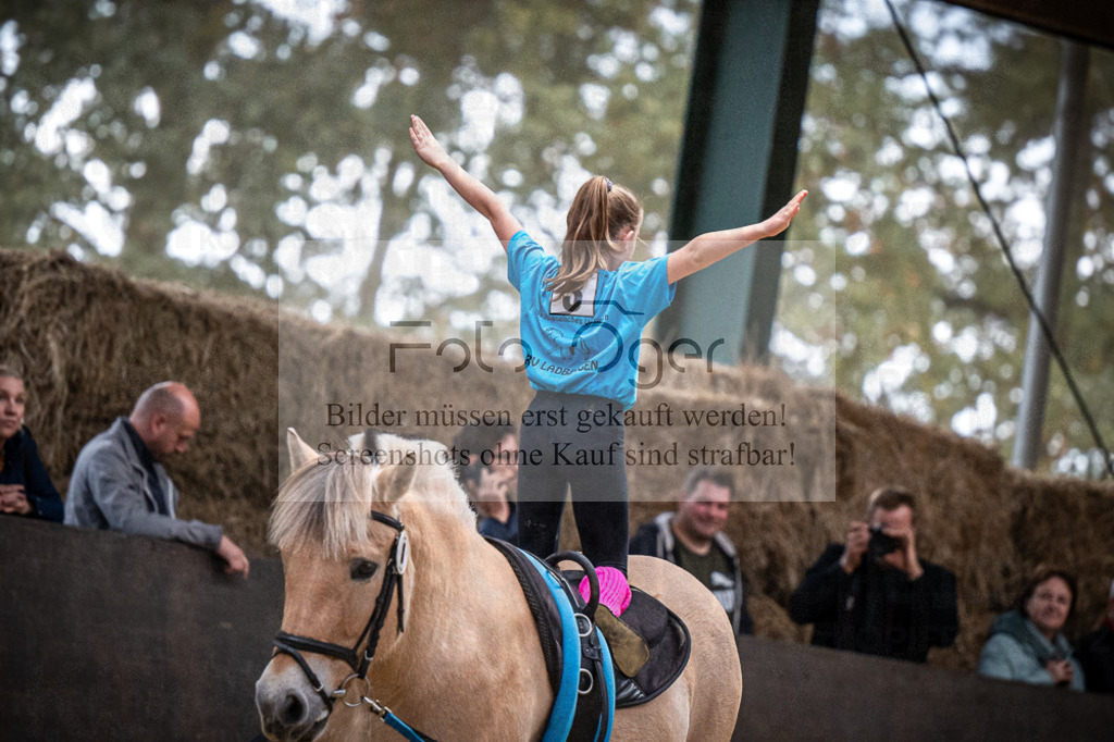 DOS_0196 | Entdecke hochwertige Reitturnierfotos von Foto Oger. Professionell, emotional und authentisch – jetzt Lieblingsmomente im Shop bestellen.Deutschlandweite Turnierfotografie. - Realisiert mit Pictrs.com