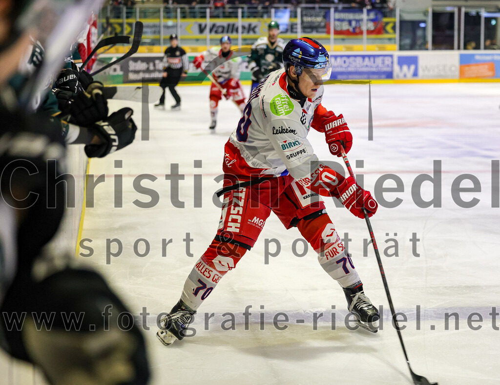 2025-11-16_114_TSV_Erding_gegen_Selber_Woelfe | Erding, Deutschland, 16.11.2025:Eishockey, Oberliga Süd 2025 / 2026, 17. Spieltag, TSV Erding gegen Selber Wölfe, Endergebnis: 3:1Stephan Tramm (Selber Wölfe, #70)Foto: Christian Riedel / fotografie-riedel.net