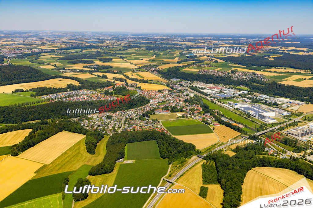 Aktuelles Luftbild von  Warthausen - Die Luftaufnahme wurde 2022 mittels UL-Flugzeug erstellt ( keine Drohne ) - hochauflösende Kamera-Systeme von  Canon -Beste Qualität - Für grossformatige Ausdrucke geeignet. Die Geschenkidee !