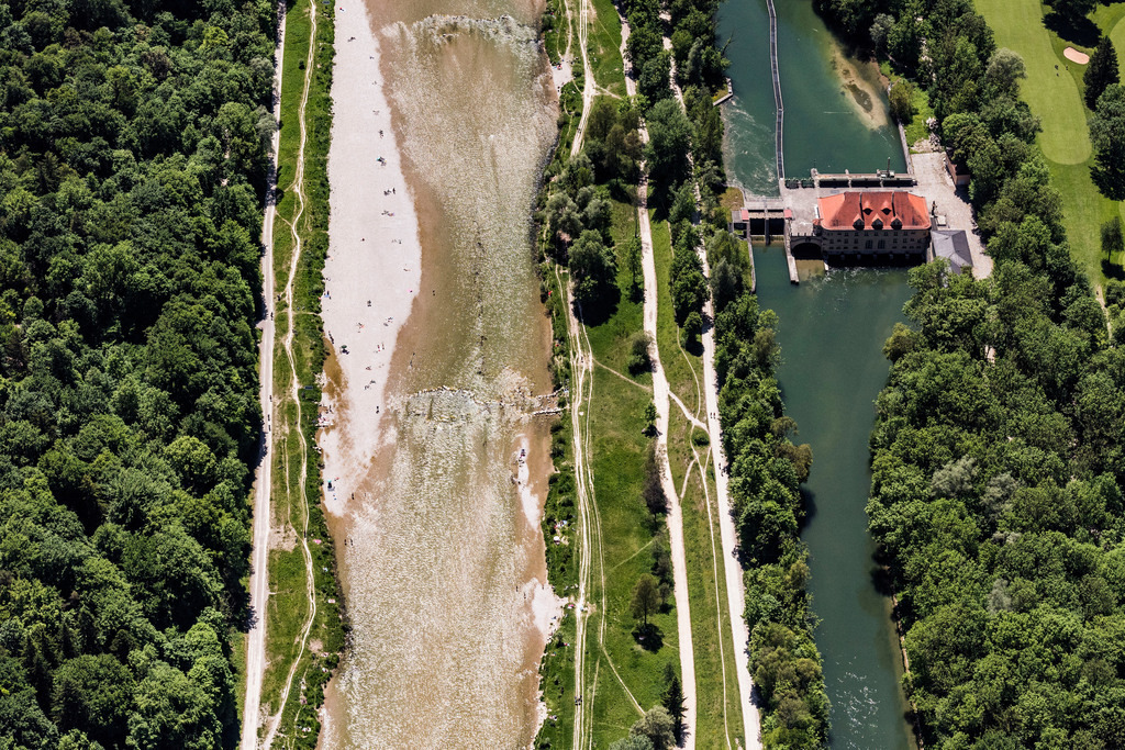 dr__0017777.jpg | MüNCHEN 27.05.2017 Bauwerk und Stauanlagen des Wasserwerk und Wasserkraftwerk Isar 1 an der Isar in München im Bundesland Bayern, Deutschland. // Structure and dams of the waterworks and hydroelectric power plant Isar 1 on Isar in Munich in the state Bavaria, Germany. Foto: Daniel Reiter