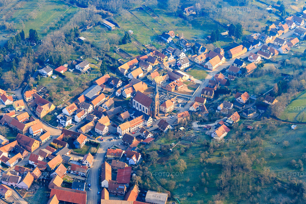Aerial view: Église Saint-Nabor in Ettendorf in the state Bas-Rhin, France.Photo: IMG_105355.jpg taken on 03/25/2018 by Werner Riehm/FLY-FOTO.comResolution of the original: 5049 x 3366 pxParoisse St-Nabor - Ettendorf