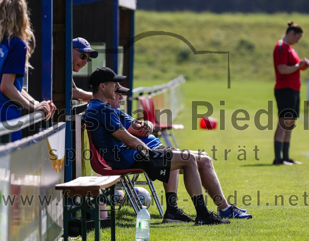 2023-09-09_004_FC_Langengeisling_gegen_TV_1864_Altoetting | Erding, Deutschland, 09.09.2023:
Fußball, Bezirksoberliga 2023 / 2024, 2. Spieltag, FC Langengeisling gegen TV 1864 Altötting, Endergebnis: 2:3

Trainer Stefan Karamatic (FC Langengeisling)

Foto: Christian Riedel / fotografie-riedel.net