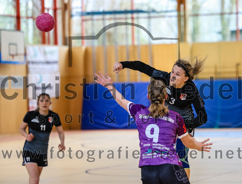 2024-03-23_057_SpVgg_Altenerding_II_gegen_ETSV_09_Landshut | Erding, Deutschland, 23.03.2024:
Handball, Bezirksliga Frauen Altbayern 2023 / 2024, 19. Spieltag, SpVgg Altenerding II gegen ETSV 09 Landshut, Endergebnis: 22:18

Elisabeth Bauschmid (SpVgg Altenerding, #9), Julia Kirpitschjow (ETSV 09 Landshut, #3)

Foto: Christian Riedel / fotografie-riedel.net