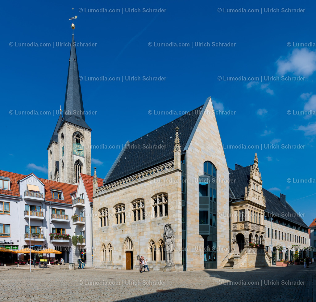 100494-3982 - Rathaus Halberstadt | Stockfoto und Bilderpool mit Bildmaterial aus Deutschland, dem Harz, Halberstadt, Quedlinburg, Wernigerode und weltweit. Qualitativ hochwertige und professionelle Fotos anschauen und kaufen. - Realisiert mit Pictrs.com