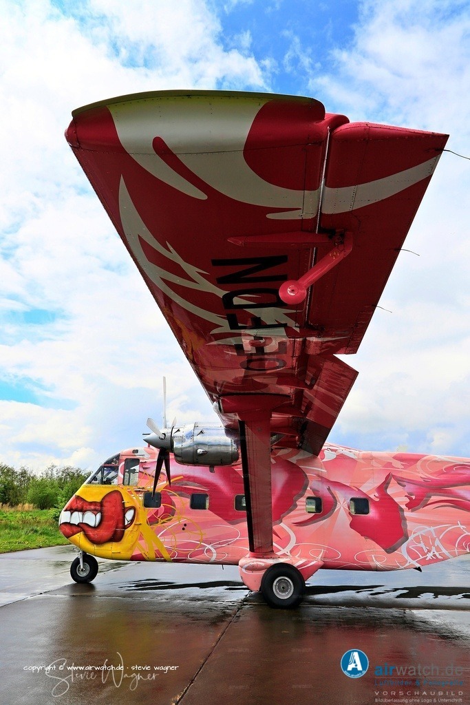 Flying Shoebox - Short S.C.7 Skyvan auf dem Flugplatz Husum-Schwesing | Spezialaufgaben• Luftbild- und Vermessungsflüge: Questor Surveys in Kanada rüstete Skyvans für geologische Erkundung um. • Aerial Recovery: Die NASA nutzte eine Skyvan von 1979 bis 1995 zur Bergung von Lasten aus der Luft. 