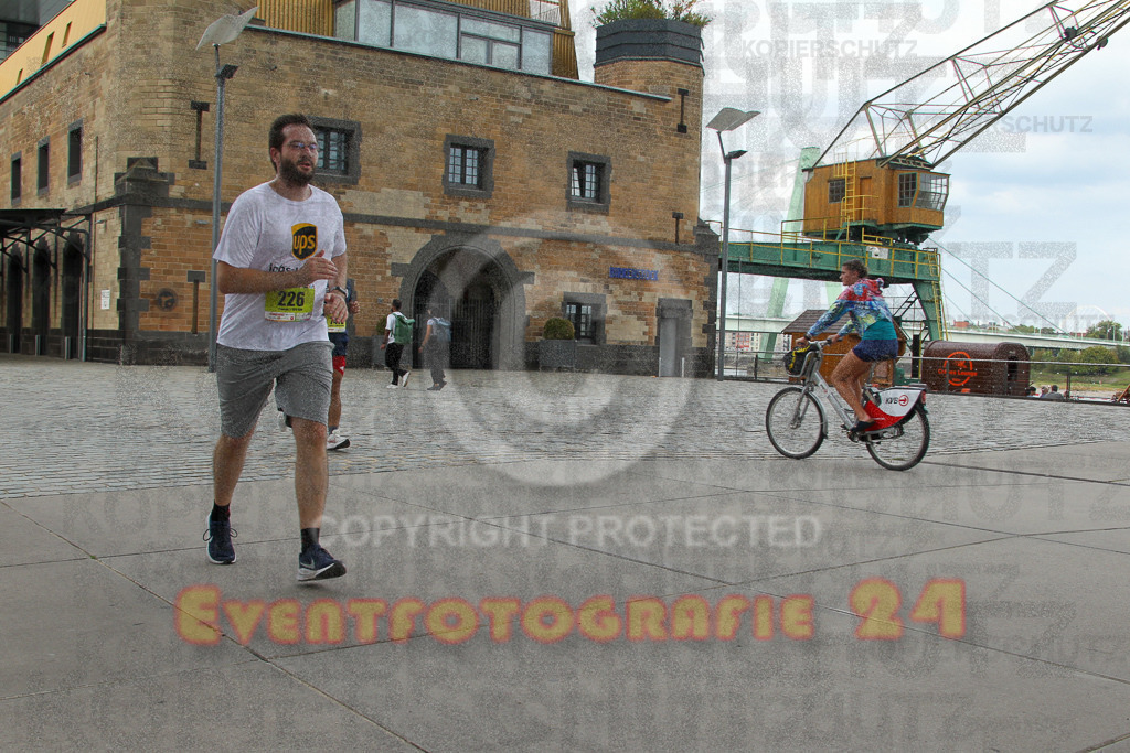 250920_1530_EV4_8965 | Sportfotografie im Rhein-Sieg Kreis, Köln, Bonn, NRW, Rheinland Pfalz, Hessen, etc. Unser Tätigkeitsfeld umfasst den Laufsport vom Volkslauf über den Marathon, Duathlon, Triathon bis zum Ultralauf wie Kölnpfad Ultra oder Schindertrail.
