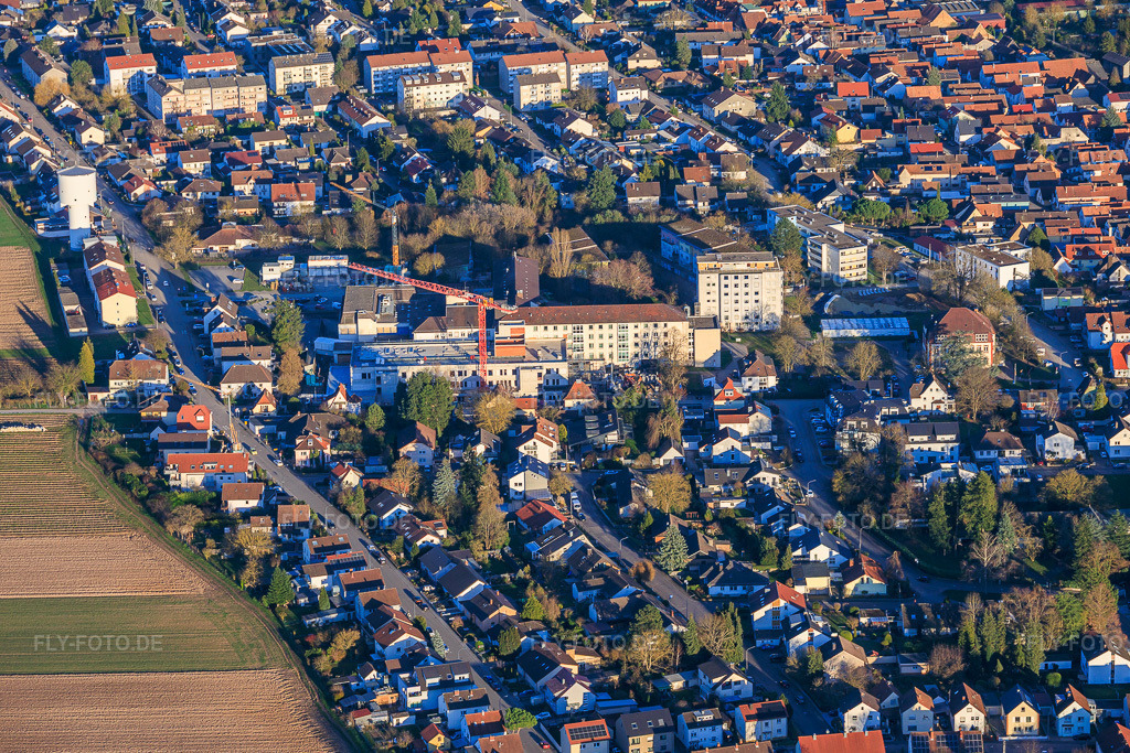 Luftbild: Baustelle zur Erweiterung der Asklepios Südpfalzklinik Kandel in Kandel im Bundesland Rheinland-Pfalz in Deutschland. Foto: IMG_153294.jpg vom 01.03.2026 durch Werner Riehm/FLY-FOTO.deAsklepios Südpfalzklinik Kandel - Asklepios Südpfalzklinik Kandel