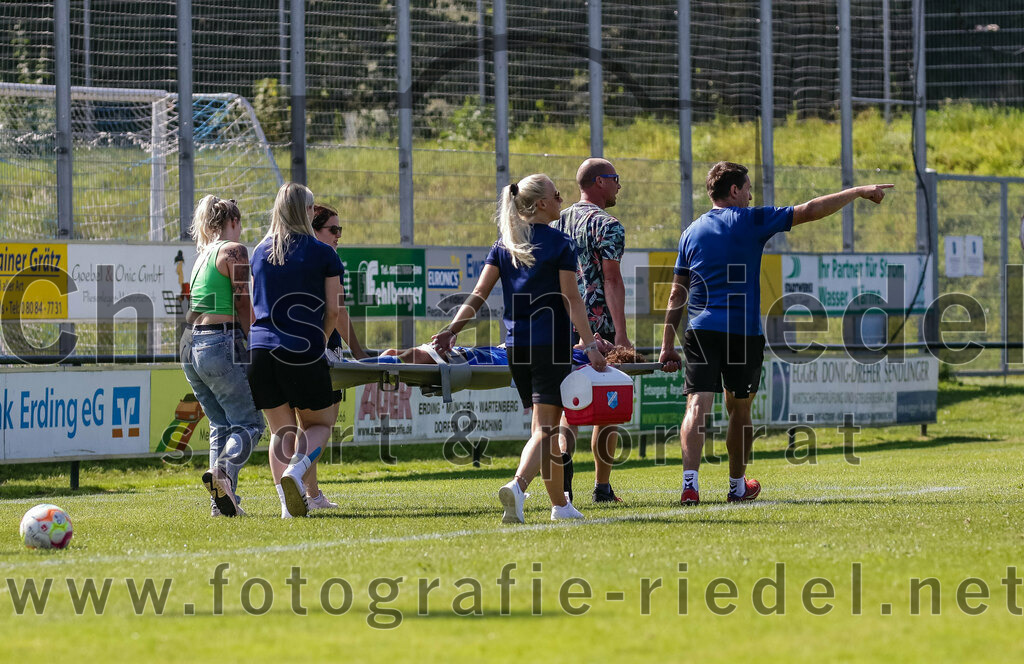 2023-09-09_048_FC_Langengeisling_gegen_TV_1864_Altoetting | Erding, Deutschland, 09.09.2023:
Fußball, Bezirksoberliga 2023 / 2024, 2. Spieltag, FC Langengeisling gegen TV 1864 Altötting, Endergebnis: 2:3

Sandra Zeilhofer (FC Langengeisling, #8)

Foto: Christian Riedel / fotografie-riedel.net