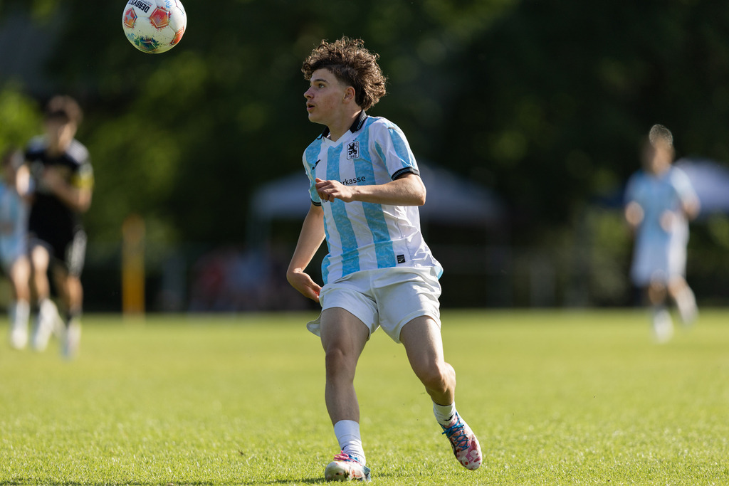 Fußball I Männer I 40. Pfingscup Hollage I 13258 | realhellocedii - Realisiert mit Pictrs.com