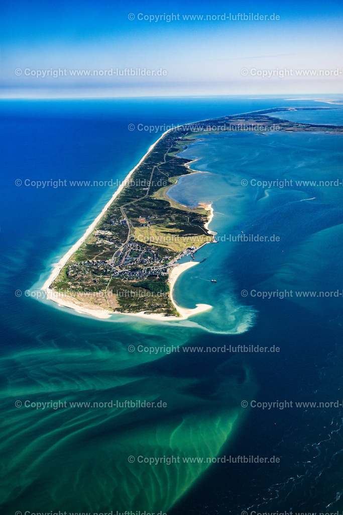 Sylt_Hörnum_ELS_2390210625 | HöRNUM (SYLT) 21.06.2025 Küstenbereich Nordseeinsel Sylt - Insel in Hörnum Gesamtübersicht über die Insel (Sylt) im Bundesland Schleswig-Holstein, Deutschland. Weiterführende Informationen bei: Sylt Marketing GmbH. // Coastal area of the North Sea island of Sylt - Island in Hoernum Overview of the island (Sylt) in the federal state of Schleswig-Holstein, Germany. Further information at: Sylt Marketing GmbH. Foto: Martin Elsen