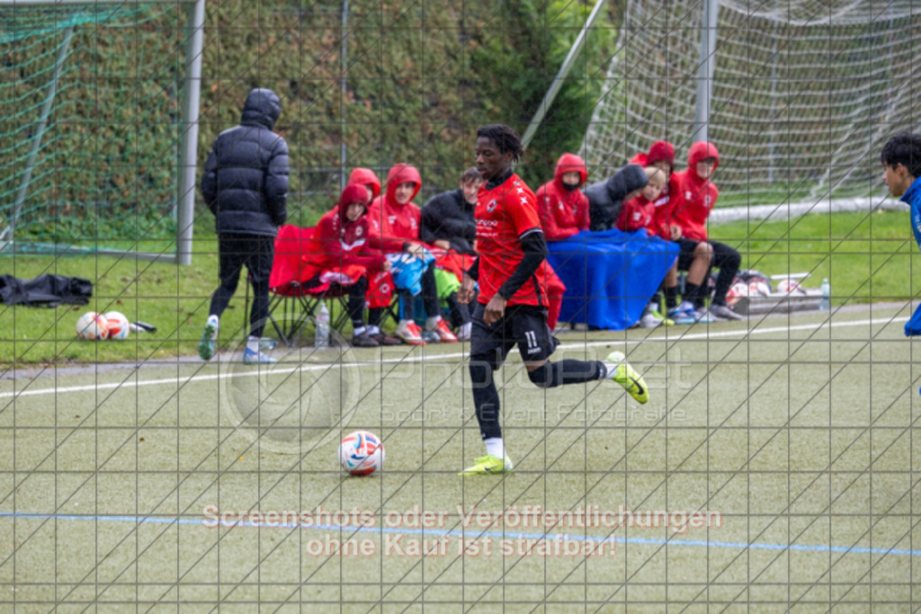 20251005_115924_0019 | #,1.Göppinger SV (rot) vs. TUS Ergenzingen (blau), Fussball, B-Junioren Leistungsstaffel Mitte, wfv, 03.Spieltag,  Saison 2025/2026, Kunstrasenplatz Süd, Hohenstaufenstr. 116, 73033 Göppingen, 05.10.2025 - 11:00 Uhr,Foto: PhotoPeet-Sportfotografie/Peter Harich