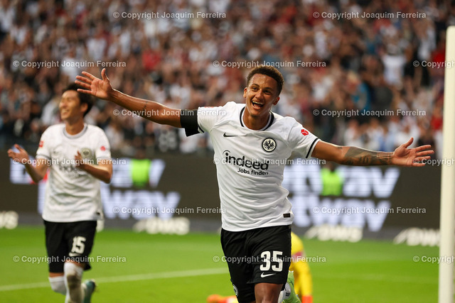 sgevsrblei_3010 | 03.09.2022 xjfx  Fussball 1.Bundesliga Eintracht Frankfurt - RB Leibzig emspor,  v.l.,  Tuta (Eintracht Frankfurt) Torjubel, Goal celebration, celebrate the goal 





(DFL/DFB REGULATIONS PROHIBIT ANY USE OF PHOTOGRAPHS as IMAGE SEQUENCES and/or QUASI-VIDEO) - Realisiert mit Pictrs.com