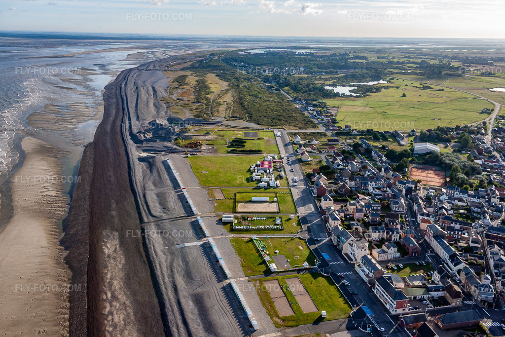 Aerial view: Beach huts of Cayeux in Cayeux-sur-Mer in the state Somme, France.Photo: IMG_70914.jpg taken on 08/24/2014 by Werner Riehm/FLY-FOTO.comResolution of the original: 4752 x 3168 px