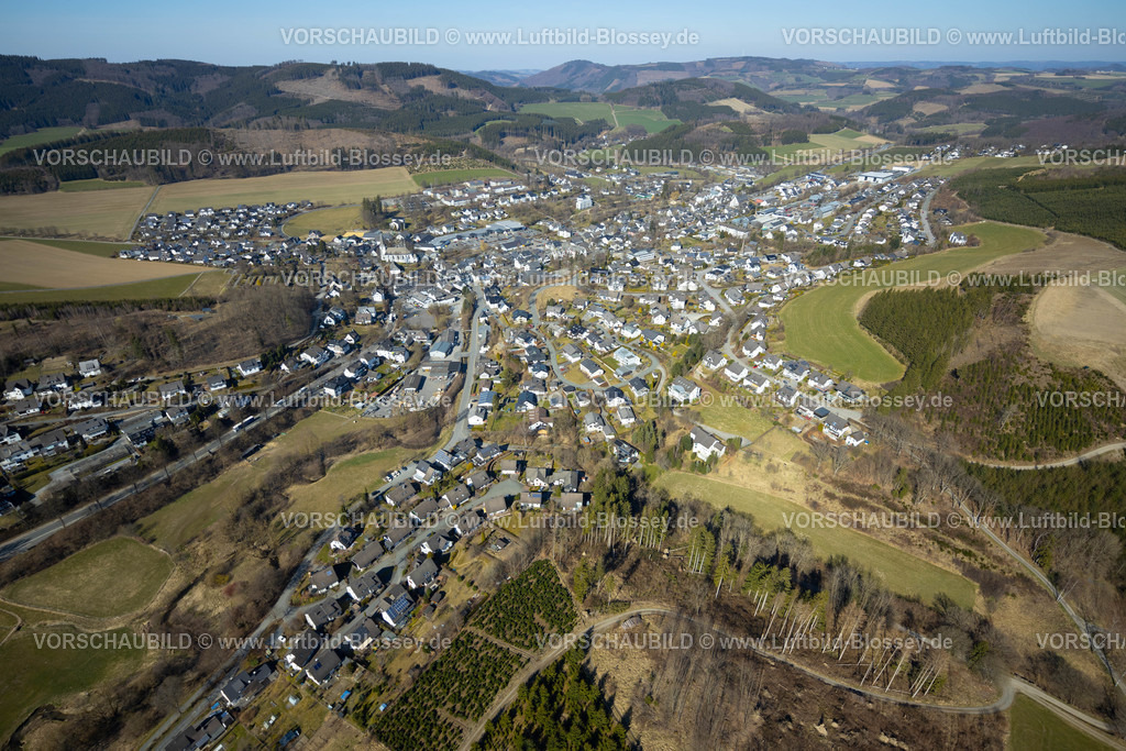 Eslohe220303945 | Luftbild, Ortsansicht mit Blick ins bergige Sauerland, Eslohe, Eslohe, Sauerland, Nordrhein-Westfalen, Deutschland