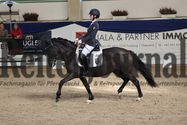 Ising_2025_Prfg.Nr.20_Pony-Dressurprfg.Kl.L_Kür_Emilia Arenz_Püppi de Luxe 2 (12) | Alle Fotos der Reiterjournal Fotografin Doris Matthaes im Reiterjournal Online-Fotoshop. - Realisiert mit Pictrs.com