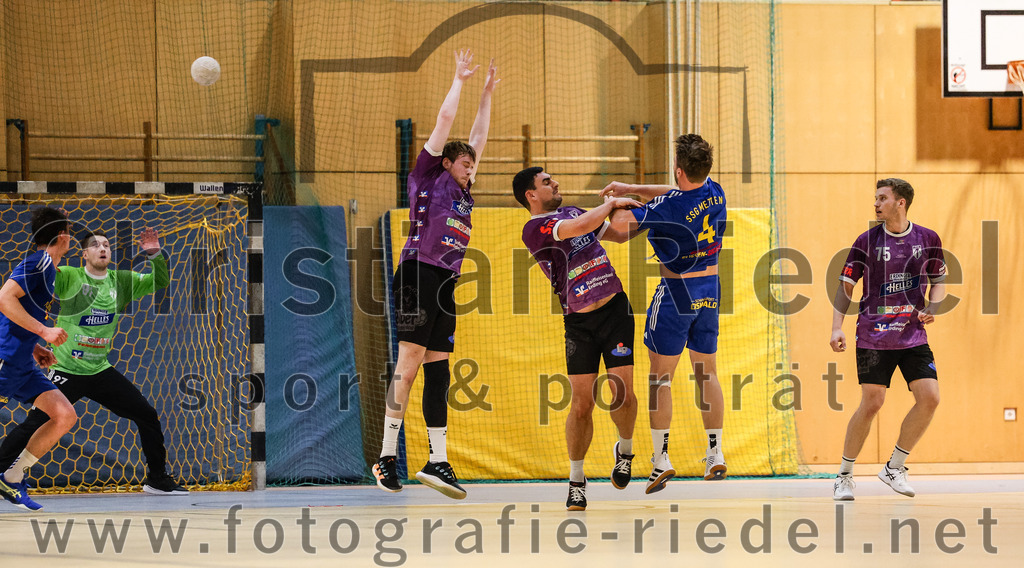 2024-02-24_025_SpVgg_Altenerding_gegen_SSG_Metten | Erding, Deutschland, 24.02.2024:
Handball, Bezirksoberliga Männer 2023 / 2024, 16. Spieltag, SpVgg Altenerding gegen SSG Metten, Endergebnis: 29:24

Niklas Fleps (SpVgg Altenerding, #17), Michael Sack (SpVgg Altenerding, #96), David Huml (SSG Metten, #4), Ferdinand Menzel (SpVgg Altenerding, #75)

Foto: Christian Riedel / fotografie-riedel.net