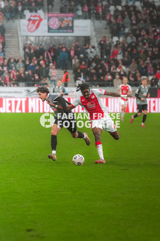 GER Rot-Weiss Essen vs. SSV Ulm, Fussball, 3. Liga, Spieltag 19, Saison 2025/2026, 20.12.2025 | GER Rot-Weiss Essen vs. SSV Ulm, Fussball, 3. Liga, Spieltag 19, Saison 2025/2026, 20.12.2025Foto: Fabian Friese - Realisiert mit Pictrs.com