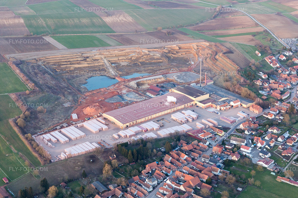 Aerial view: View of the town in Betschdorf in the state Bas-Rhin, France.Photo: IMG_105011.jpg taken on 03/21/2018 by Werner Riehm/FLY-FOTO.comResolution of the original: 5472 x 3648 px