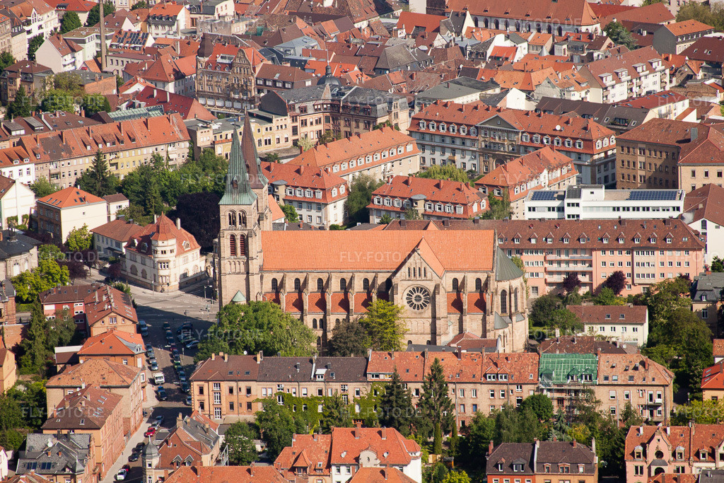 Luftbild: Kath. Kirche Mariä Himmelfahrt - Marienkirche in Landau in der Pfalz im Bundesland Rheinland-Pfalz in Deutschland. Foto: IMG_27317.jpg vom 23.05.2010 durch Werner Riehm/FLY-FOTO.deKirche St. Maria | Pfarrei Mariä Himmelfahrt, Landau