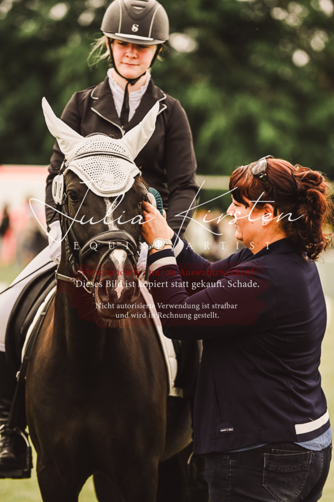 DSC_5162 | Pferde- und Turnierfotografie in Westsachsen. Pferdeportraits, Auftragszeichnungen und intuitive Kunst.