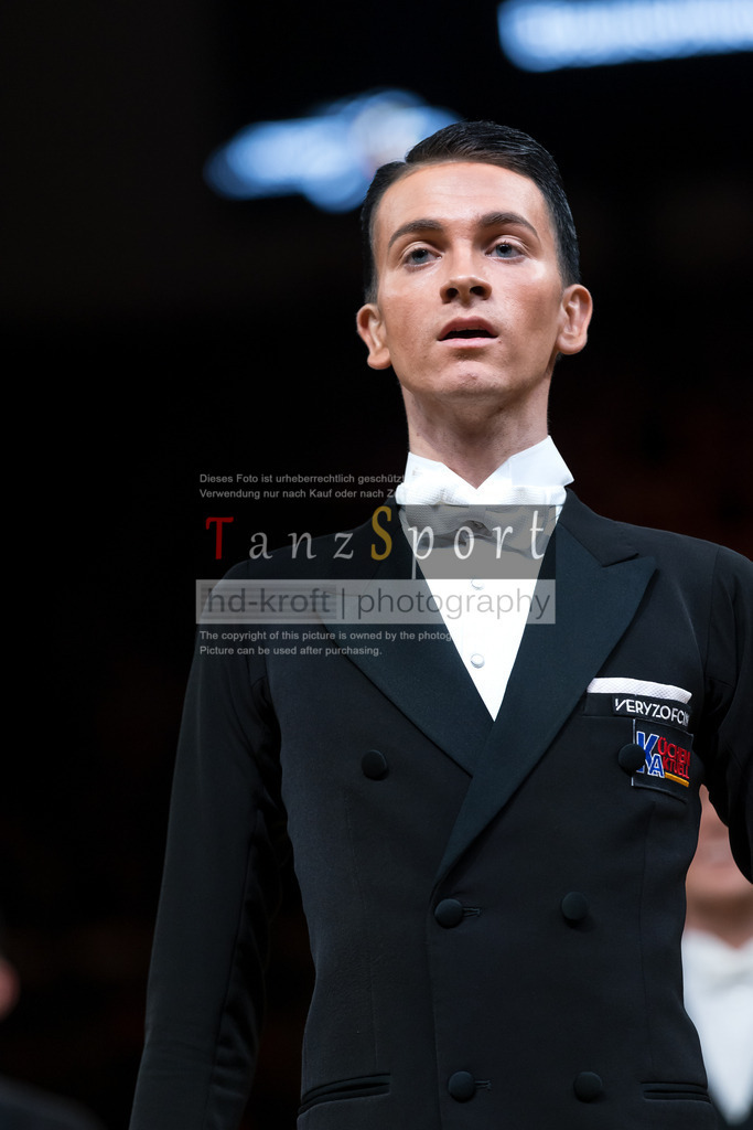 20241109_DM-Formationen_6735 | Tanzsportbilder, Standardtanz, Lateintanz, WDSF, DTV, LTVB, dancecomp, goc, hessen tanzt, blaues band der spree, walzer, tango, wiener walzer, slowfox, quickstepp, samba, rumba, cha-cha-cha, paso doble. jive, hd-kroft photography, turniertanzsport