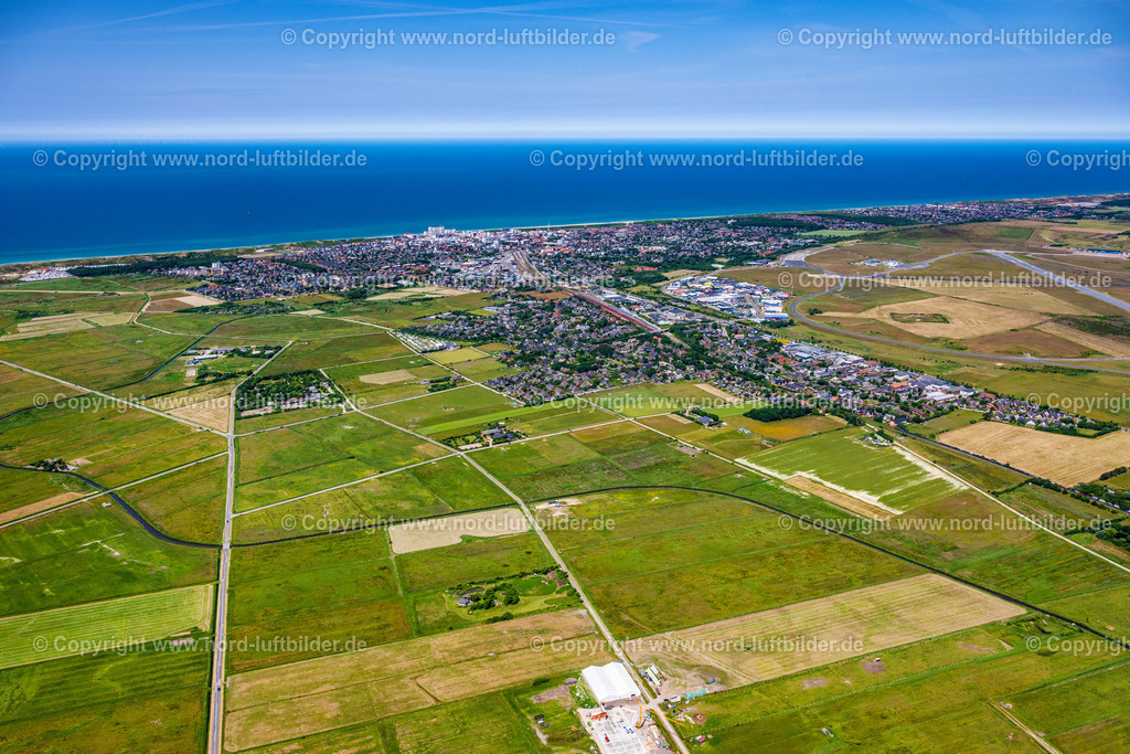 Sylt_Tinnum_Westerland_ELS_4415210625 | SYLT 21.06.2025 Ortsansicht an der Meeres-Küste von Westerland und Tinnum auf der Insel Sylt im Bundesland Schleswig-Holstein, Deutschland. // Town view on the sea coast of Westerland and Tinnum on the island of Sylt in the state Schleswig-Holstein, Germany. Foto: Martin Elsen