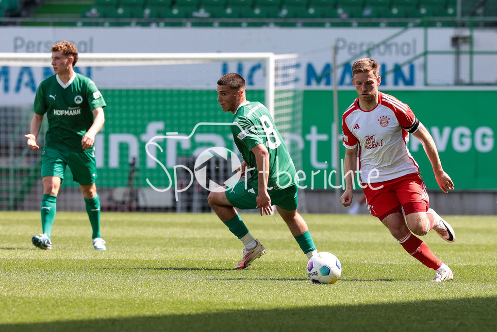 SpVgg Greuther Fürth II - FC Bayern Amateure | im duell Leart HASKAJ (spvgg #8) und Timo KERN (FCB #10) / Zweikampf