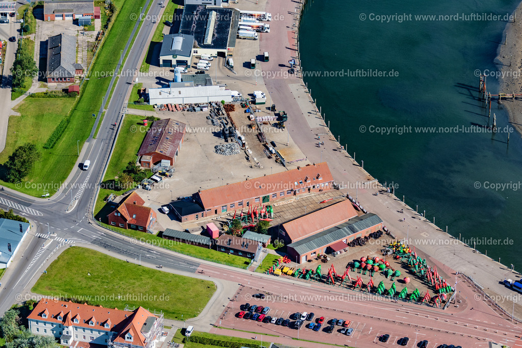 Norderney_Tonnenhof_ELS_5952050923 | NORDERNEY 05.09.2023 Auf dem Tonnenhof werden Tonnen (Seezeichen) aufgearbeitet und wieder ins mehr oder ins Watt verbracht auf der Insel Norderney im Bundesland Niedersachsen, Deutschland. // At the barrel yard, barrels (seamarks) are processed and brought back into the mudflats on the island of Norderney in the state of Lower Saxony, Germany. Foto: Martin Elsen