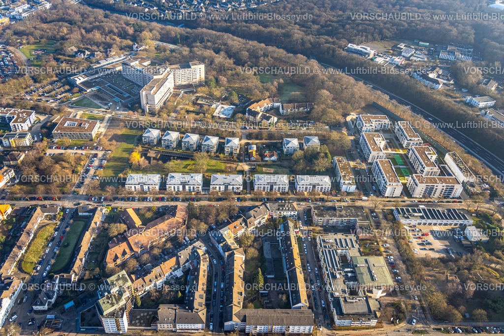 Essen260100851 | Luftbild, Wohnanlage zwischen Alfred-Krupp-Straße und Ursulastraße bis zur Manfedstraße, hinten das Alfried Krupp Krankenhaus Rüttenscheid, Rüttenscheid, Essen, Ruhrgebiet, Nordrhein-Westfalen, Deutschland
