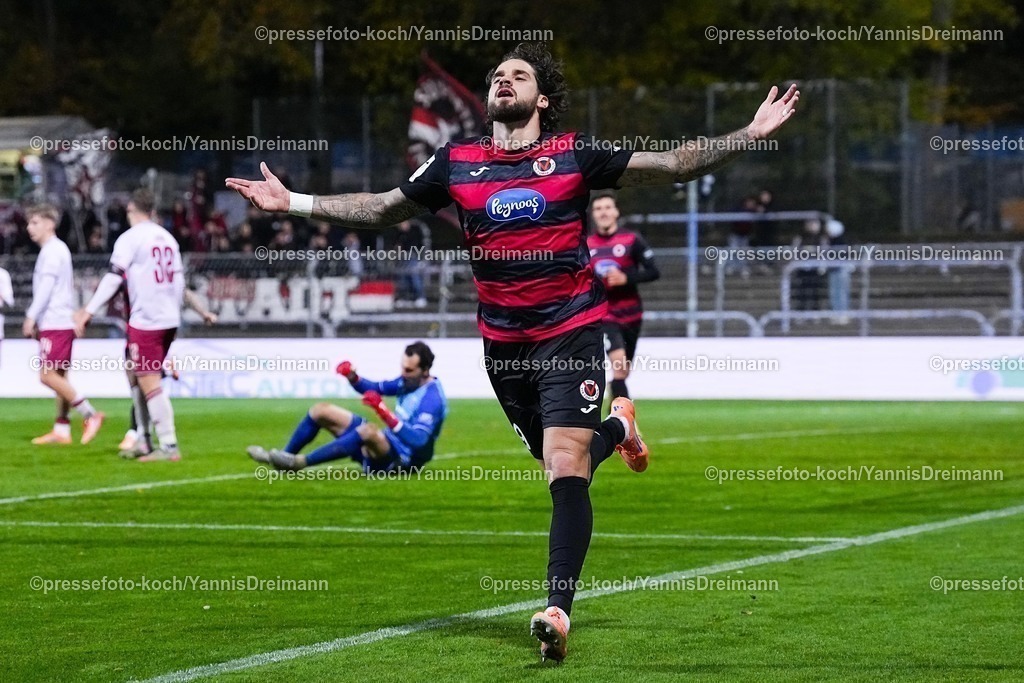 xYDR31102501062 | 31.10.2025, xydrx, Fußball, 3.Liga, FC Viktoria Köln - FC Ingolstadt 04, Saison 2025 2026, Sportpark Höhenberg: Torjubel nach dem Tor zum 2:1 für den FC Viktoria Köln durch Torschütze Lex-Tyger Lobinger (FC Viktoria Köln #9)   DFB regulations prohibit any use of photographs as image sequences and or quasi-video.