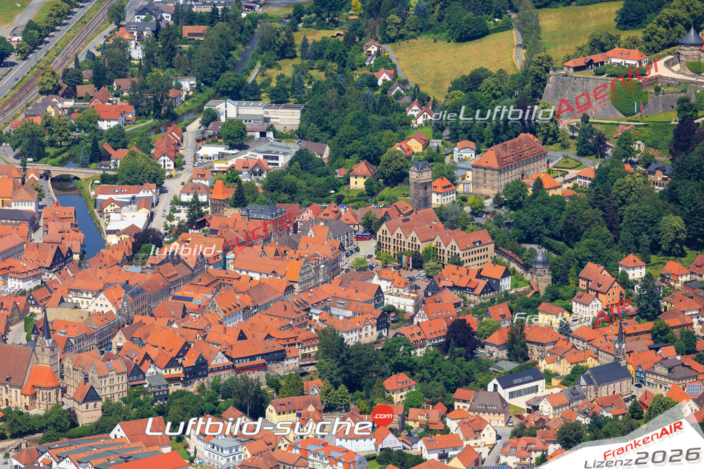 Die Luftaufnahme der Stadt Kronach wurde vom UL-Flugzeug heraus erstellt ( keine Drohne )- hohe Auflösung für beste Qualität